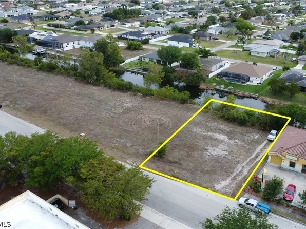 1208 SW 4th St, Cape Coral, FL 33991