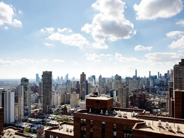 205 East 92nd Street image 18 of 19