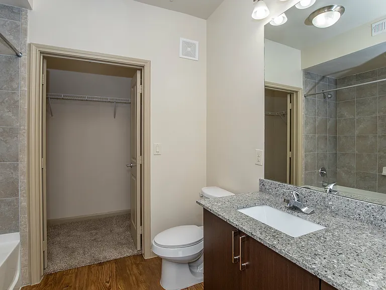 La Mariposa Apartments — Photo 34