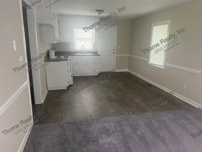 1418 Davis St — Photo 3