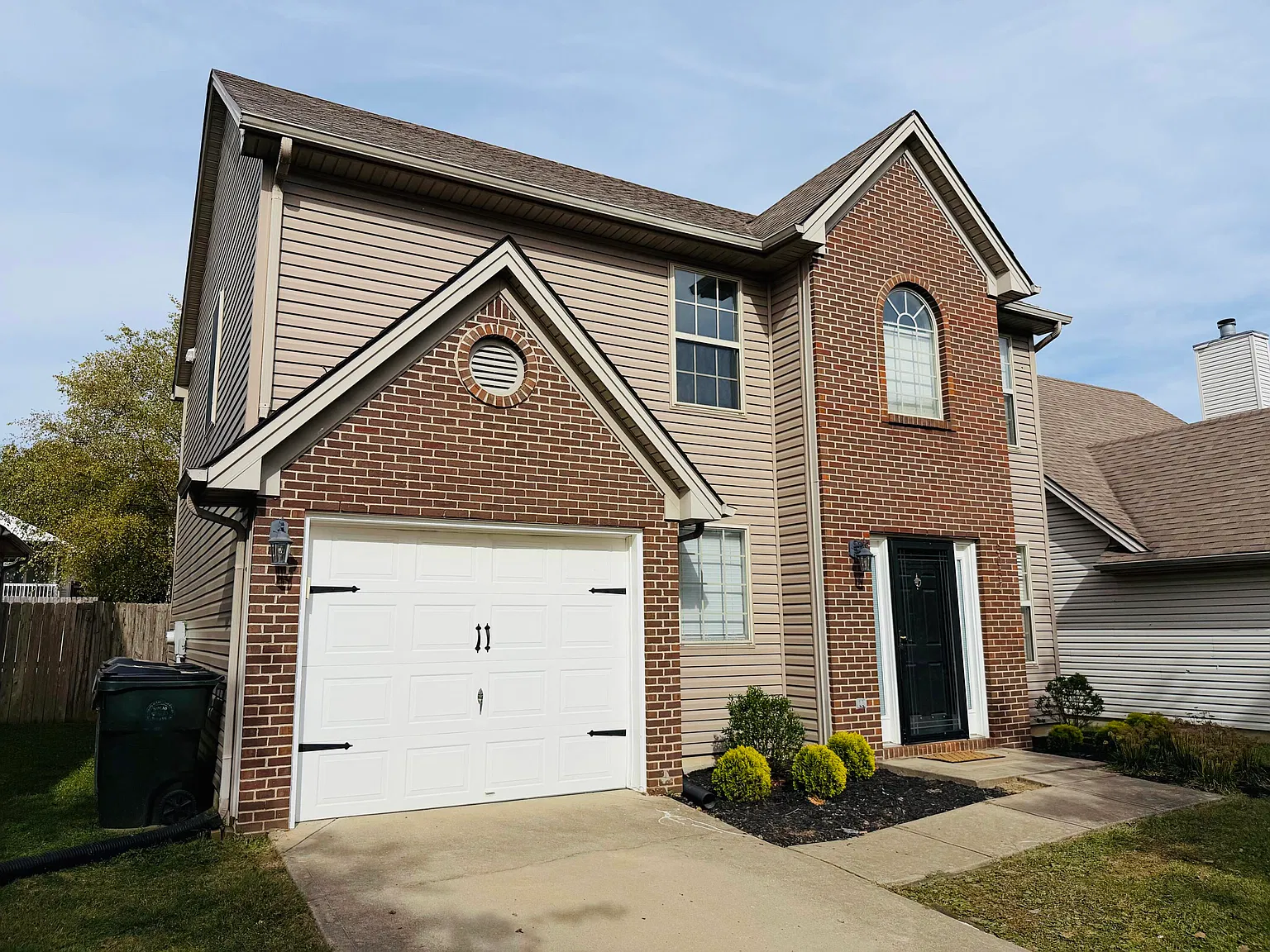 3 bed, 2.5 bath, 1562 sqft, $1,900 — Photo 1