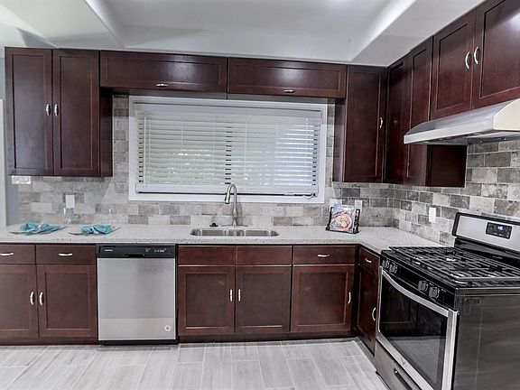 3rd image of 5126 Whittier Oaks Dr