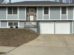 8818 NE 73rd Ct, Kansas City, MO 64158