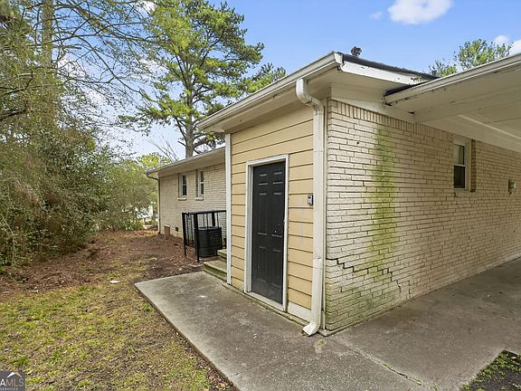 4th image of 375 Dartmouth Dr SW