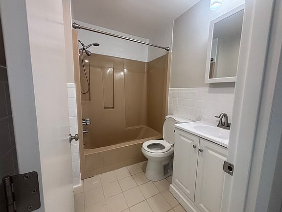 4th image of 57 Salem St APT 2R