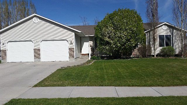 1st image of 123 Tamarack Ave