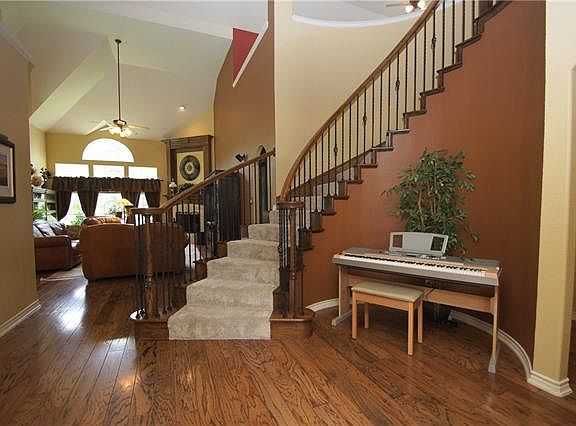 3rd image of 2313 Creekedge Ct