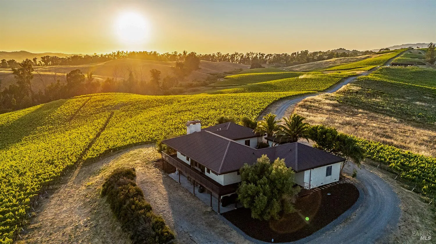 6513 Lakeville Highway - 3bd/2ba, 3,010 sqft - in Petaluma, CA