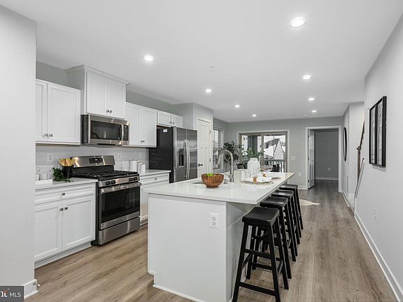 5th image of 2482 Silver Leaf Dr
