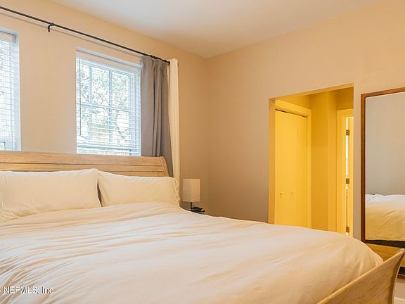 5th image of 1661 Riverside Ave #118