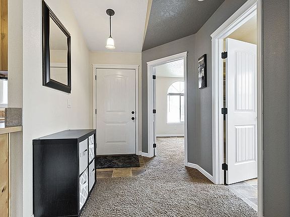 3rd image of 301 Sunridge Dr