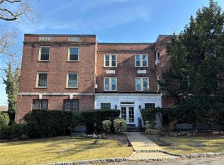 1 Ascot Ridge Rd APT 3A, Great Neck, NY 11021