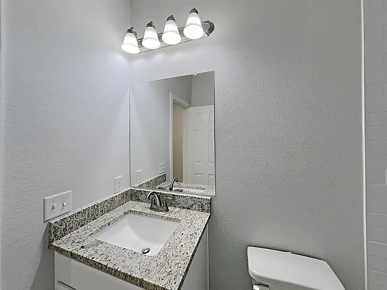 1032 E Leuda St — Photo 14