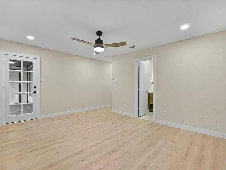 2322 Aprilmont Dr — Photo 26