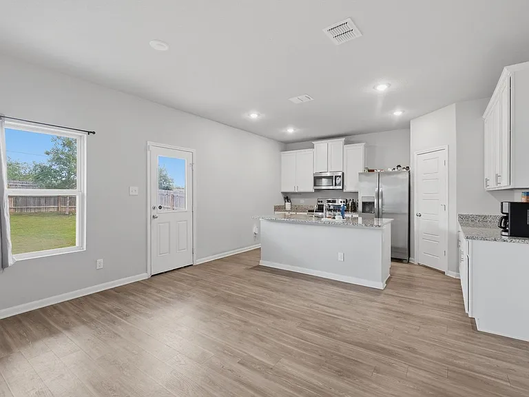 7102 Emerald Valley — Photo 17