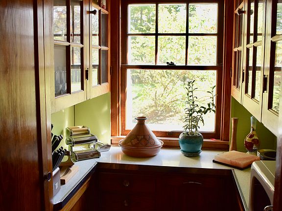 5th image of 90 Hazel St