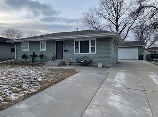 411 7th St NE, Stewartville, MN 55976