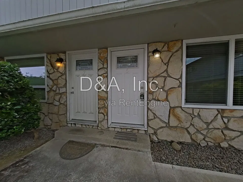 138 NE Conifer Blvd #7