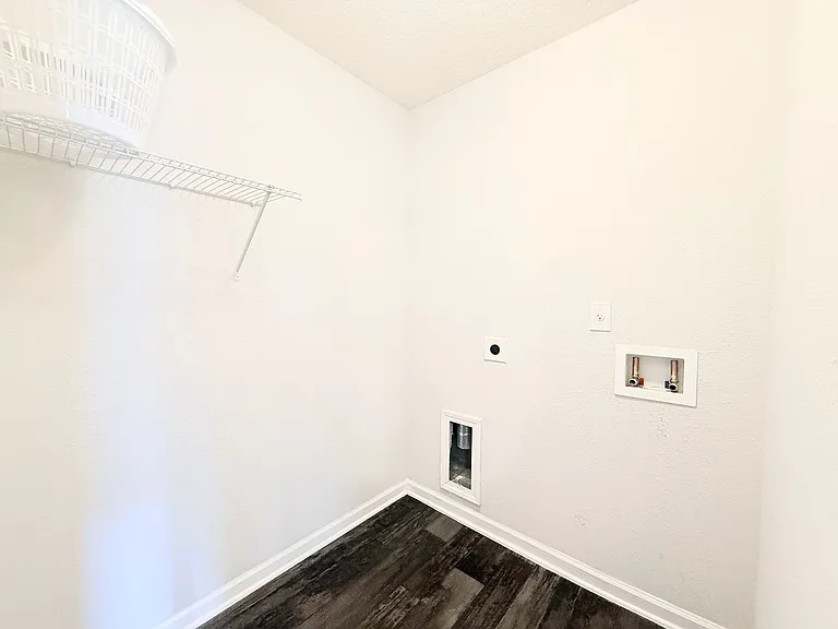 12306 Crossfield Dr — Photo 23
