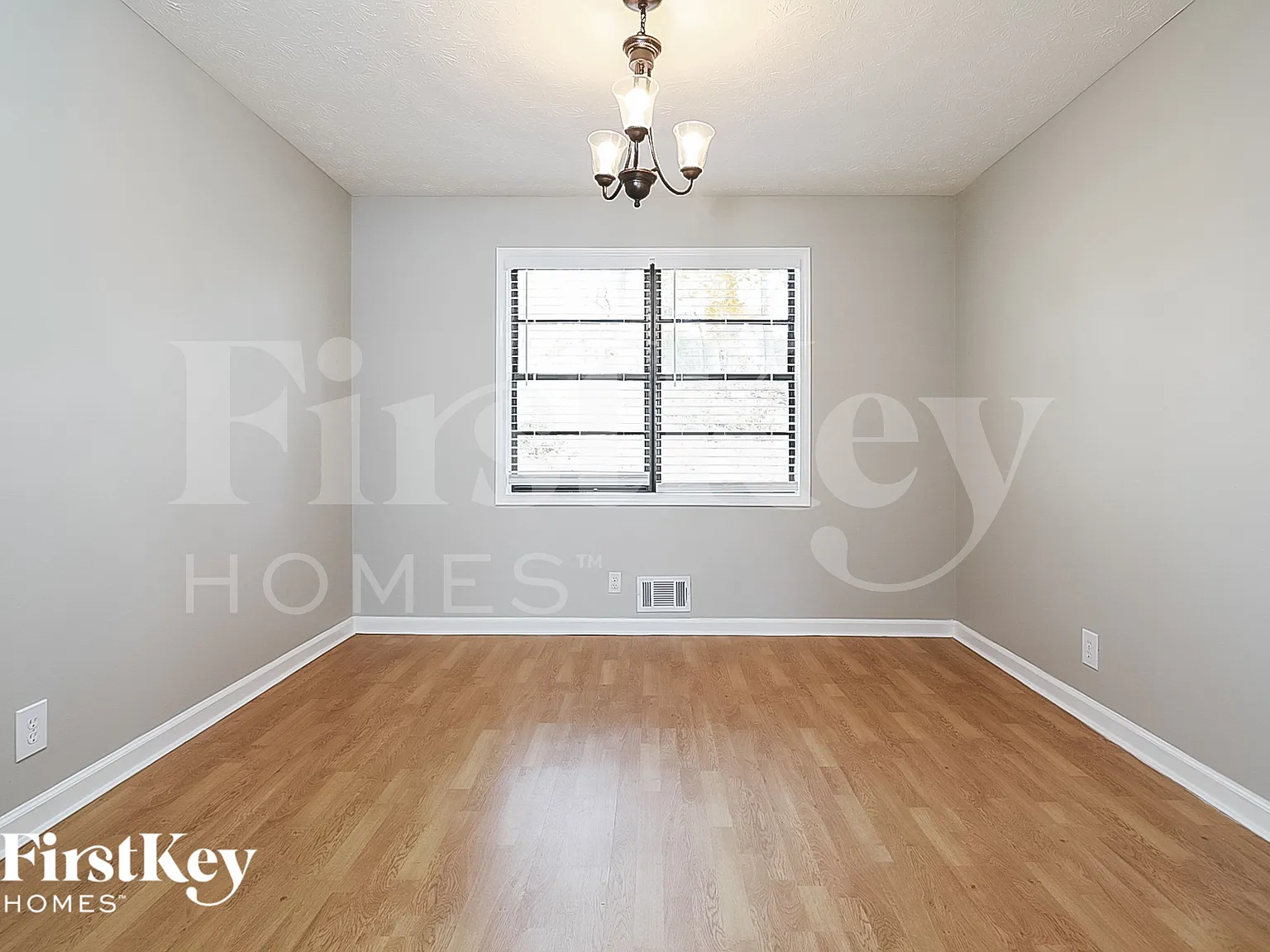 3 bed, 2.0 bath, 1617 sqft, $2,055 — Photo 4
