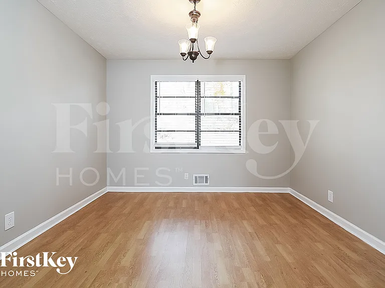 2047 Lake Ridge Ter — Photo 4
