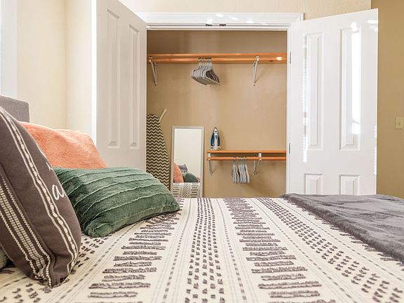 4th image of 410 E Carson St #3
