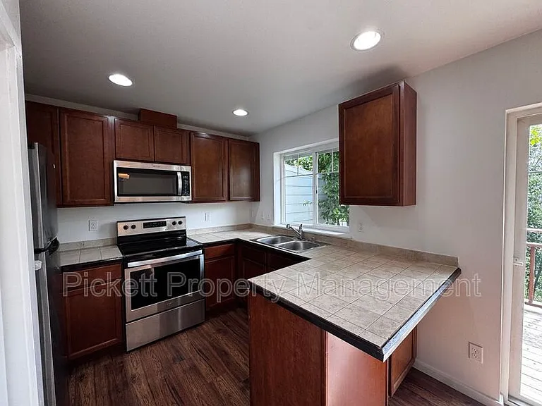 1220 Audrey Ave W — Photo 12