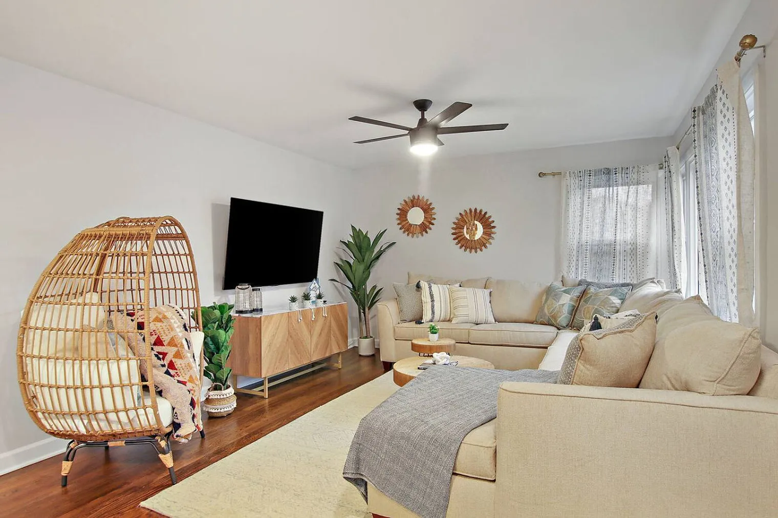 4 bed, 2.0 bath, $6,416 — Photo 1