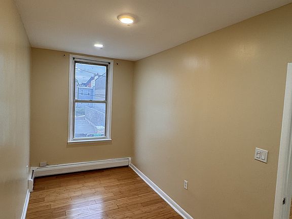 Bedroom 2. Fits Queen Bed