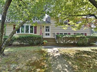 3 John Dow Ave, Waldwick, NJ 07463
