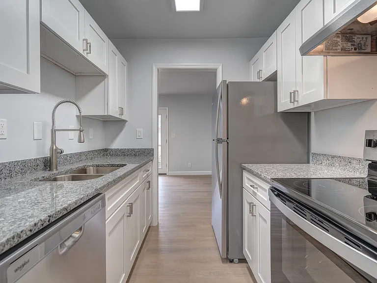 105 Tee Street — Photo 8