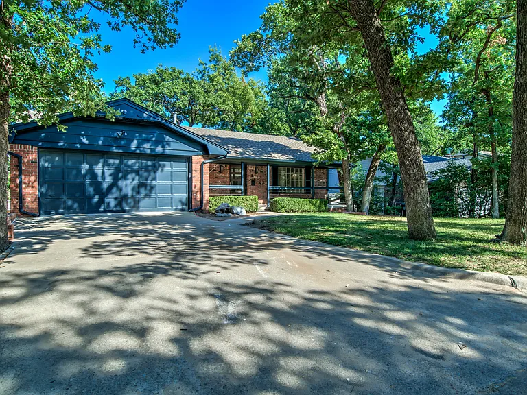 3116 N Briarwood Ave — Photo 1