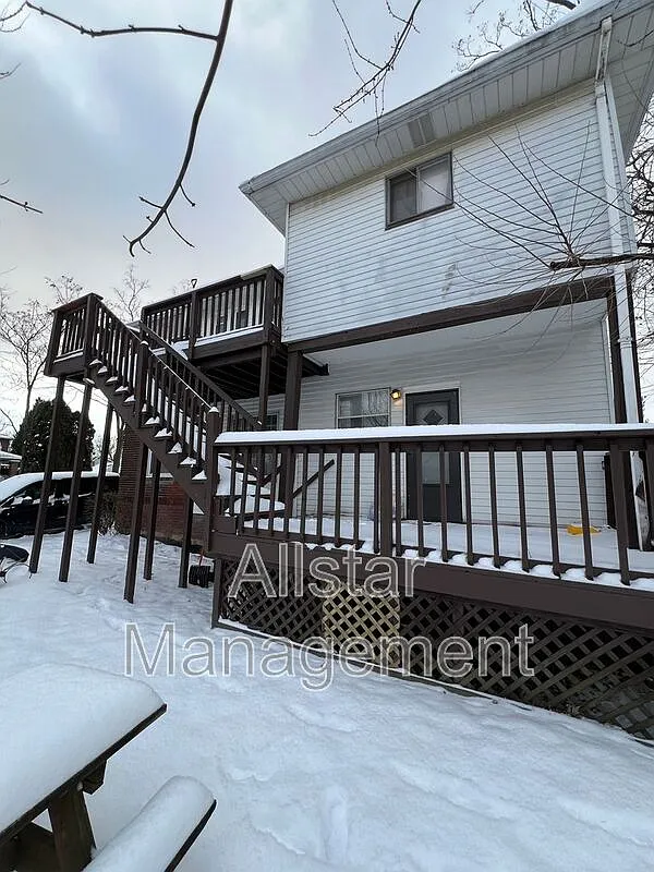 3 bed, 1.0 bath, 1000 sqft, $1,200 — Photo 4