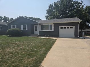 1009 Brentwood Ave, Hastings, NE 68901