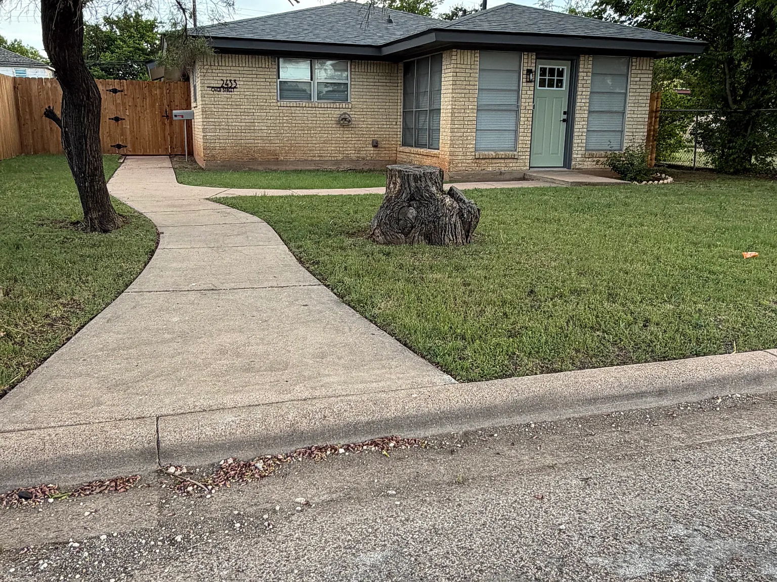 3 bed, 1452 sqft, $4,800 — Photo 2