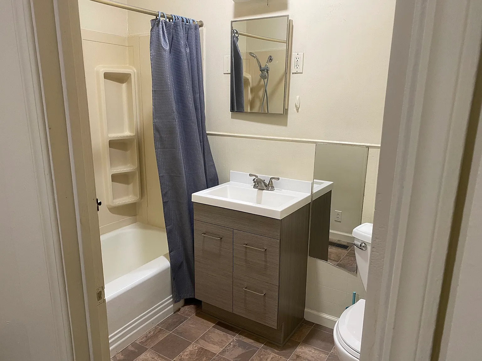 1 bed, 900 sqft, $1,795 — Photo 2
