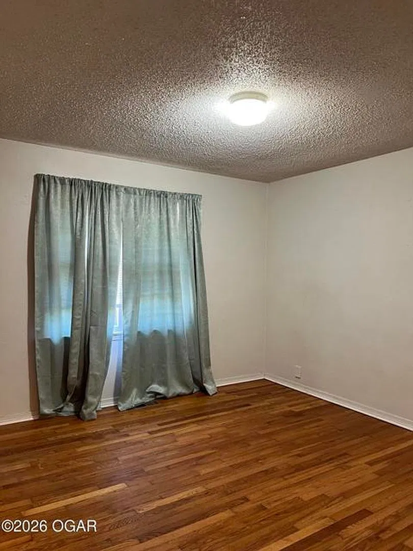 3 Bedroom 2 Bathroom home — Photo 3