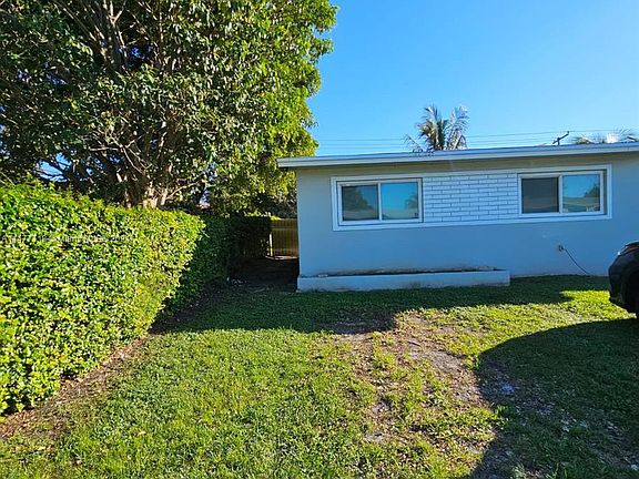 2nd image of 920 NW 200th St