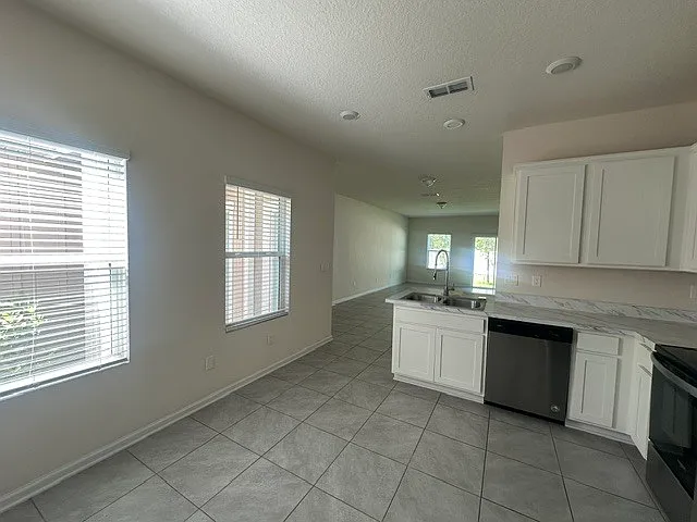 921 Capitol Pkwy — Photo 4