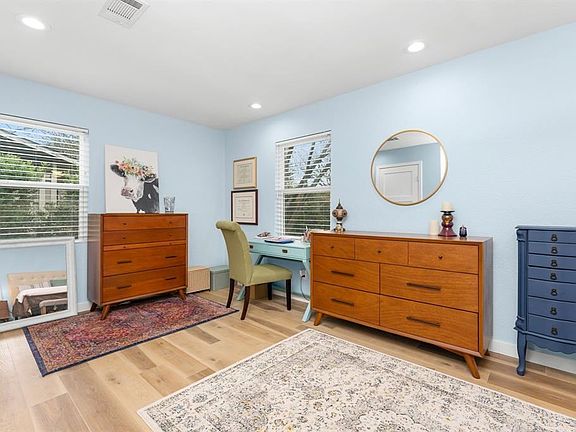 4th image of 204 Chippendale Ave