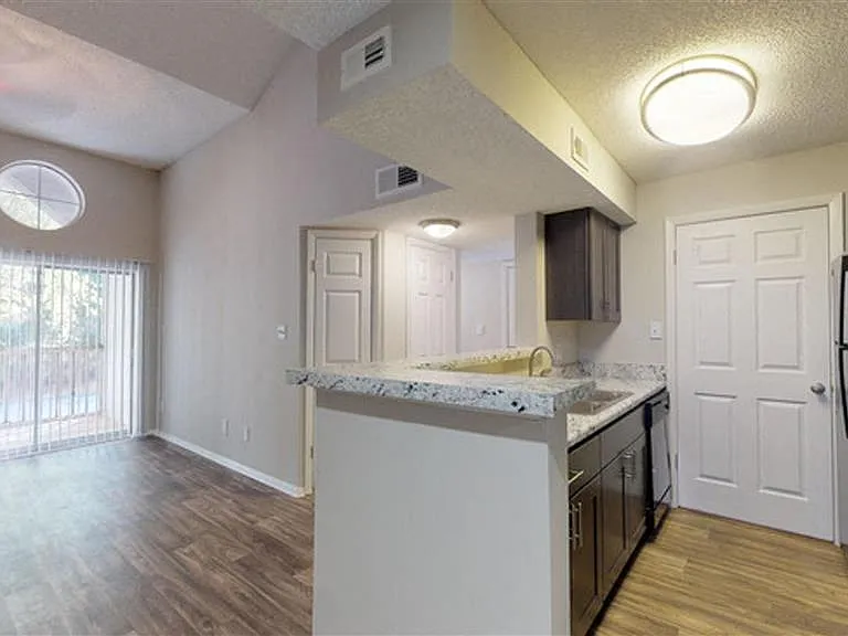 The Hub at 934 Apartments — Photo 18