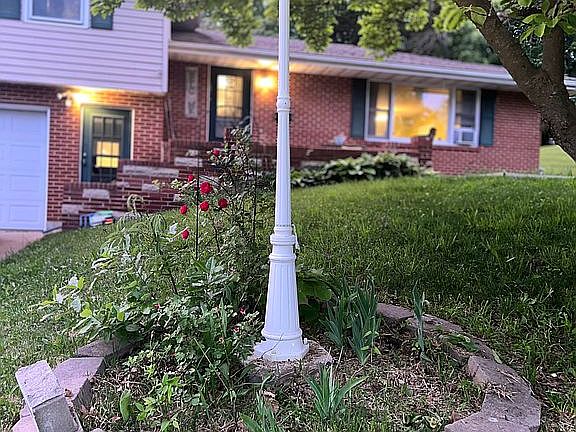 Roses in summer,mums in fall