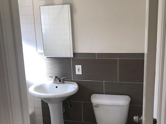 5th image of 406 Vista Way