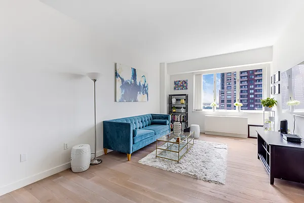 Rented by SERHANT. | media 2