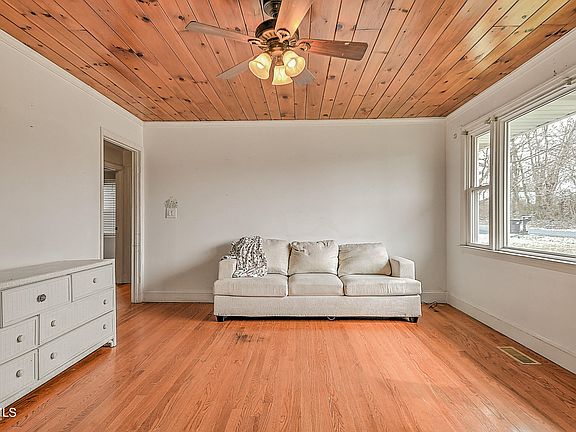 3rd image of 241 Anderson St