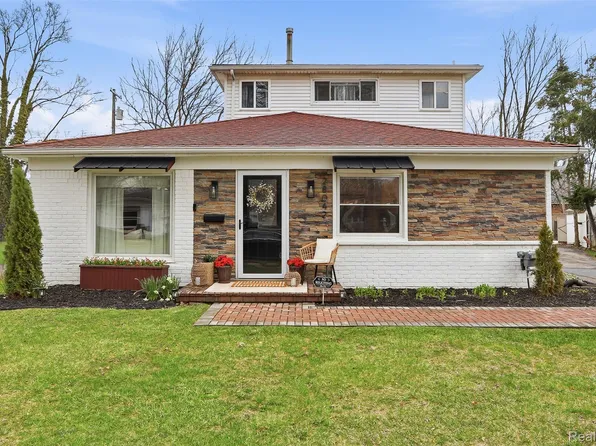 28042 Brentwood St, Southfield, MI 48076