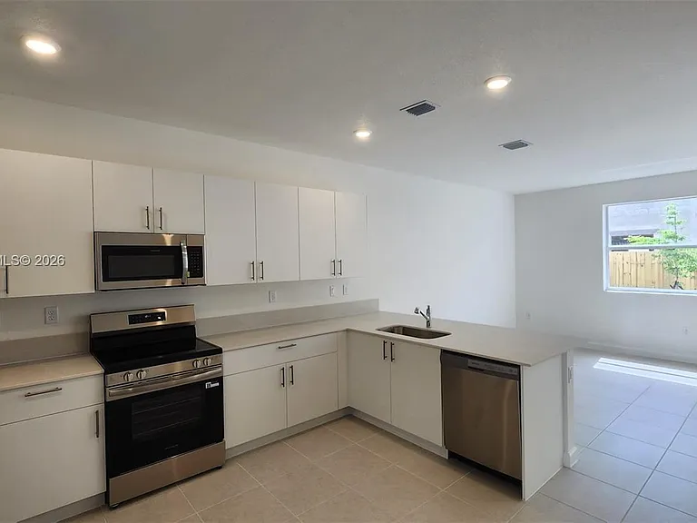 2591 SE 25th Ter — Photo 9