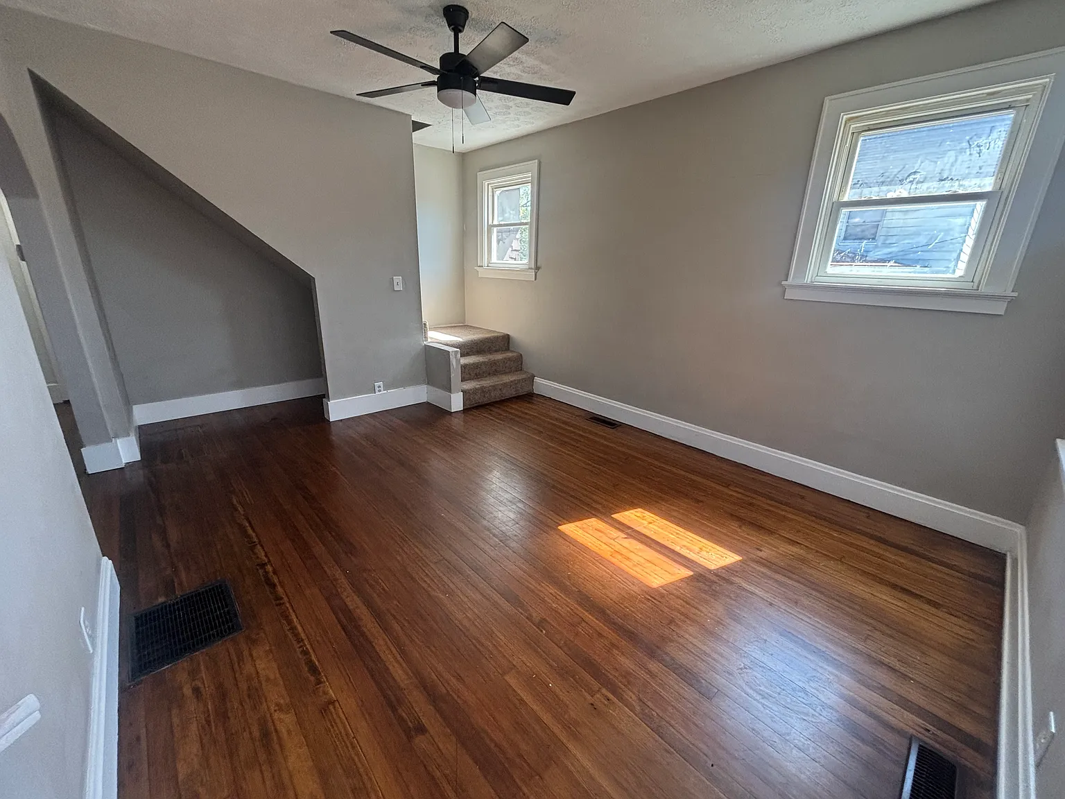 3 bed, 1124 sqft, $1,850 — Photo 1