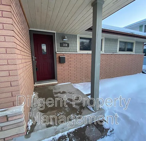 369 Applegrove Ave #LOWER — Photo 37