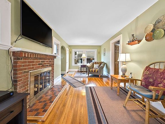 5th image of 64 Essex St